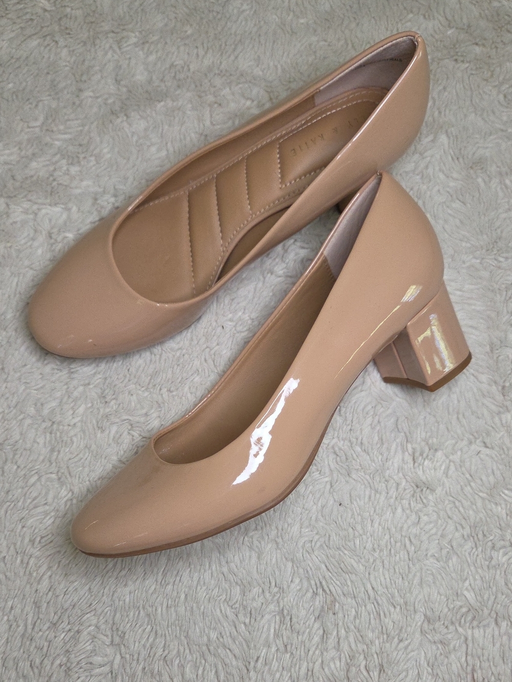 Women's Kelly & Katie Beige Patent Leather Heels Shoes Sz 7